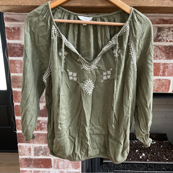 Lucky Brand Tops - Lucky Brand Embroidered Olive Green Peasant Top size S New